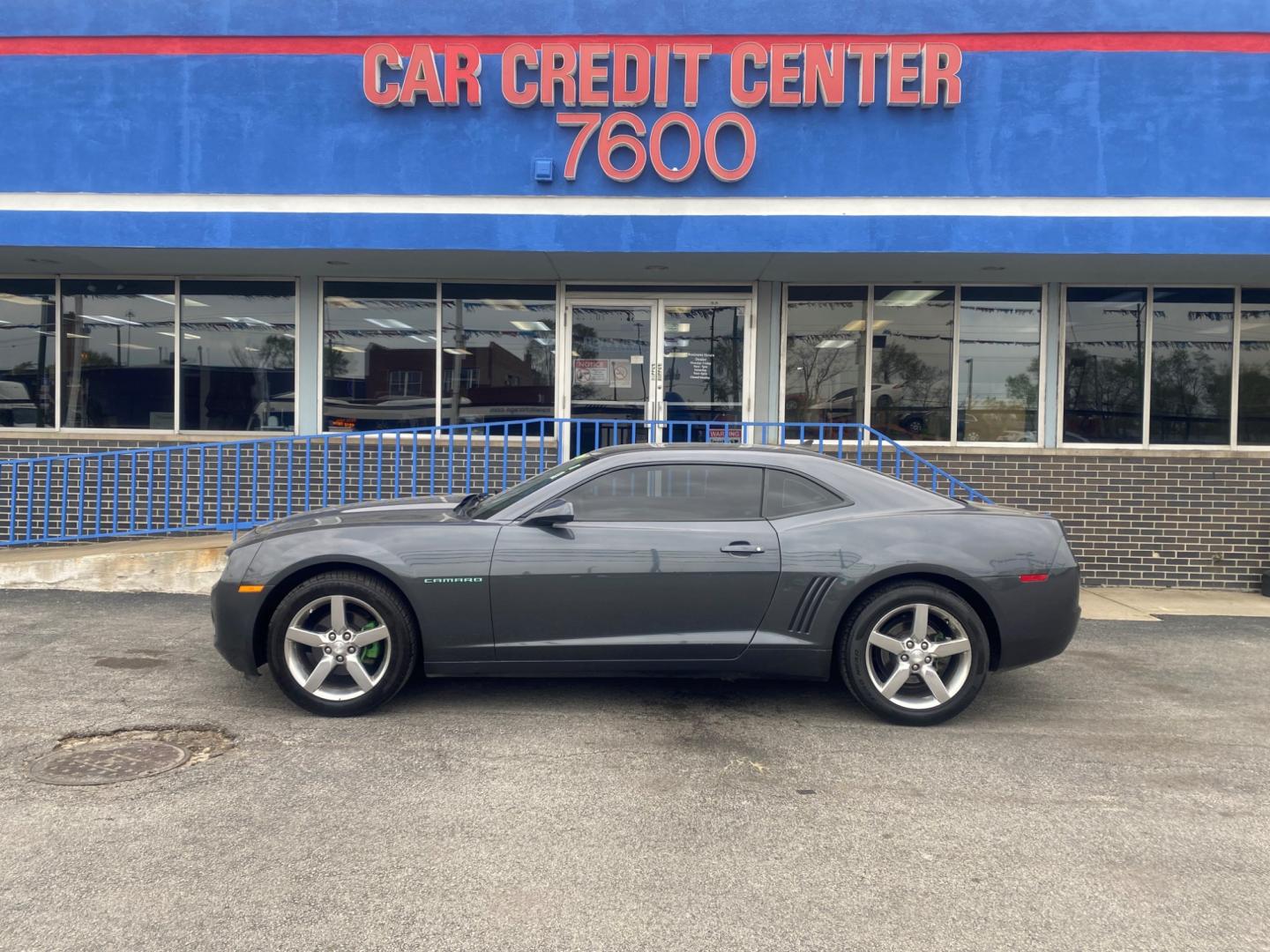 2011 GRAY Chevrolet Camaro LT1 Coupe (2G1FB1EDXB9) with an 3.6L V6 DOHC 24V engine, 6-Speed Automatic transmission, located at 7600 S Western Ave., Chicago, IL, 60620, (773) 918-3980, 0.000000, 0.000000 - Photo#0